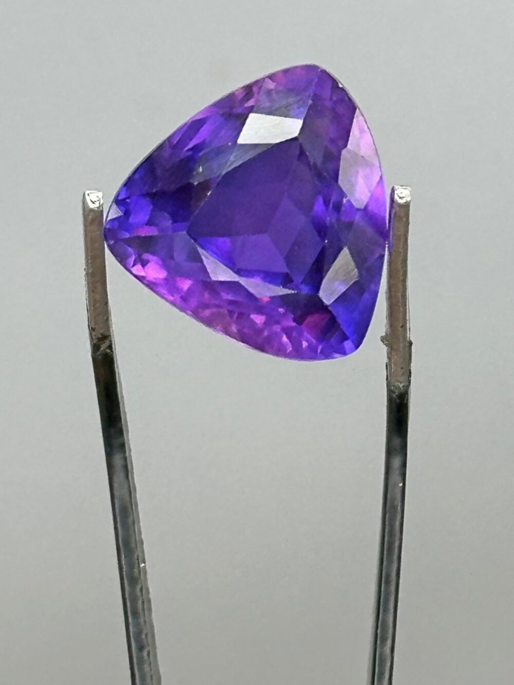 GORGEOUS Certified Bi-Color Sapphire